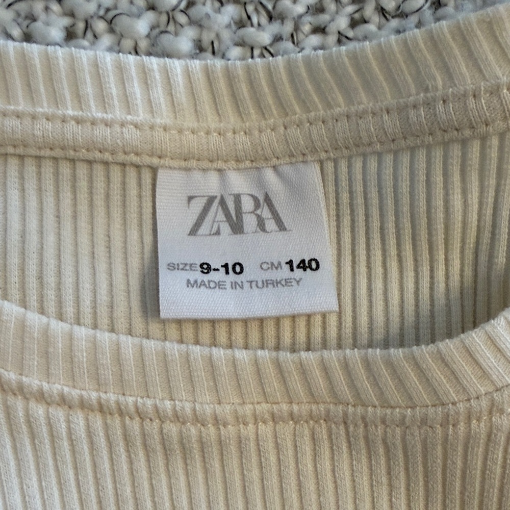Zara Off-White Ribbed Top with Ruffle Detail - Picture 2 of 3